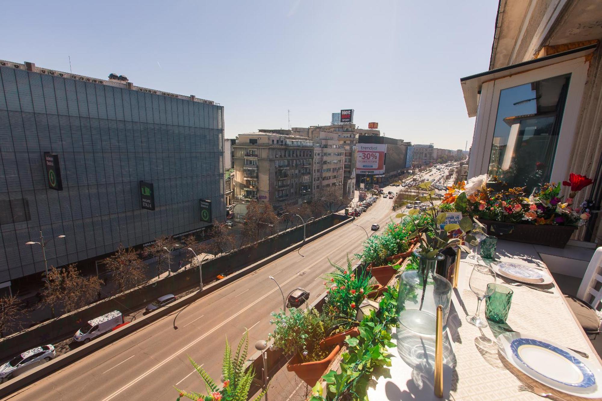 Old Town Apartment With Amazing View From The Balcony Букурещ Екстериор снимка